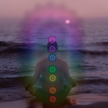 homme assis avec les chakras et les corps énergétiques représentés